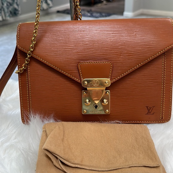 Louis Vuitton Epi brown Dragonne clutch. - Picture 11 of 13